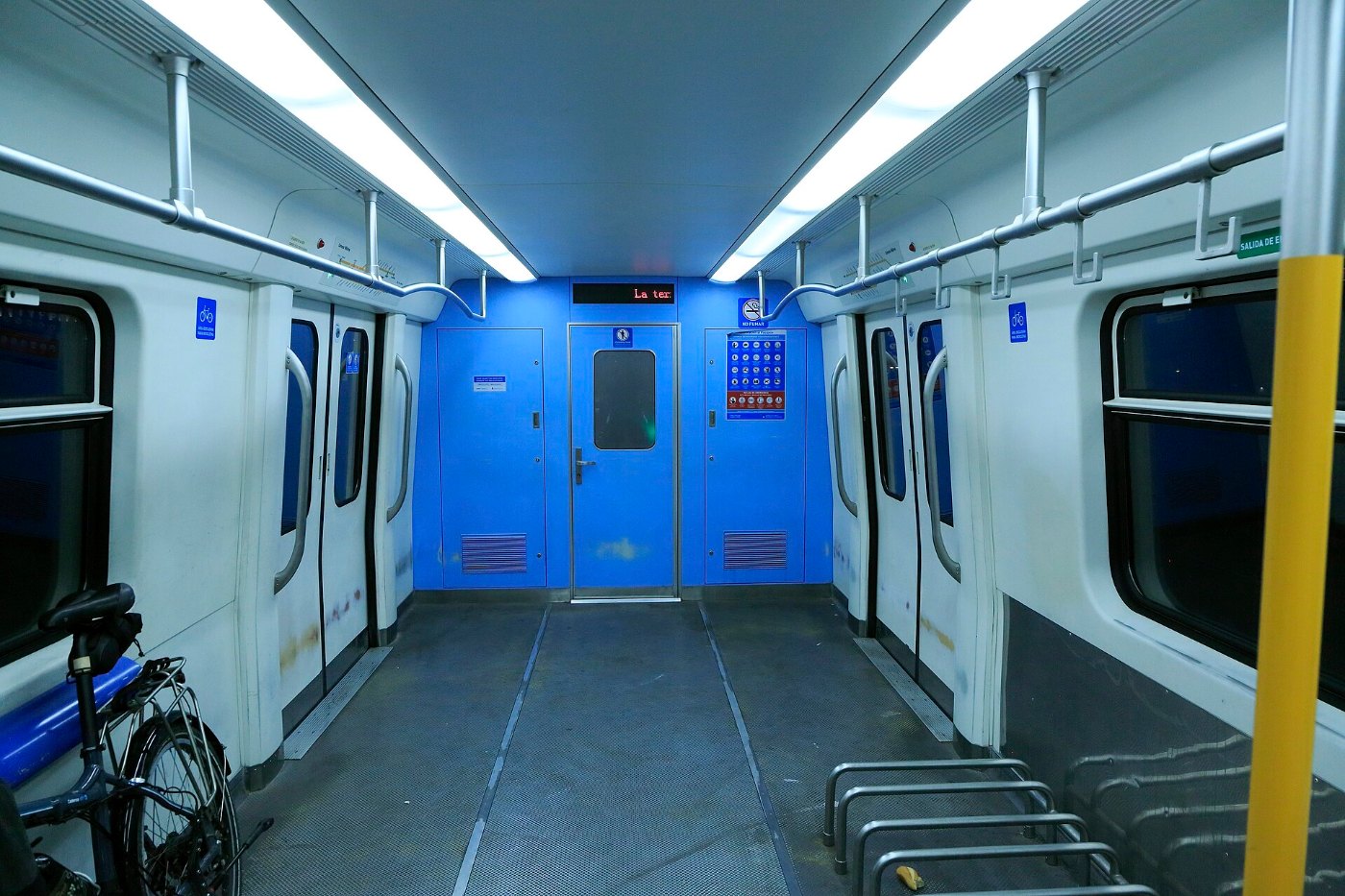 J37 470 CSR S Bahn Triebzug, Gepäckraum