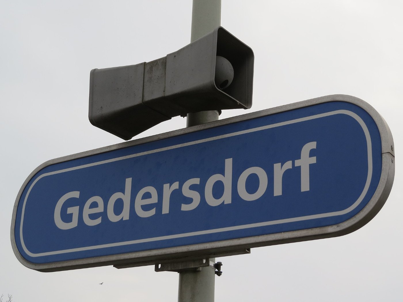 2018 02 22 (303) Train station sign and Loudspeaker at Bahnhof Gedersdor