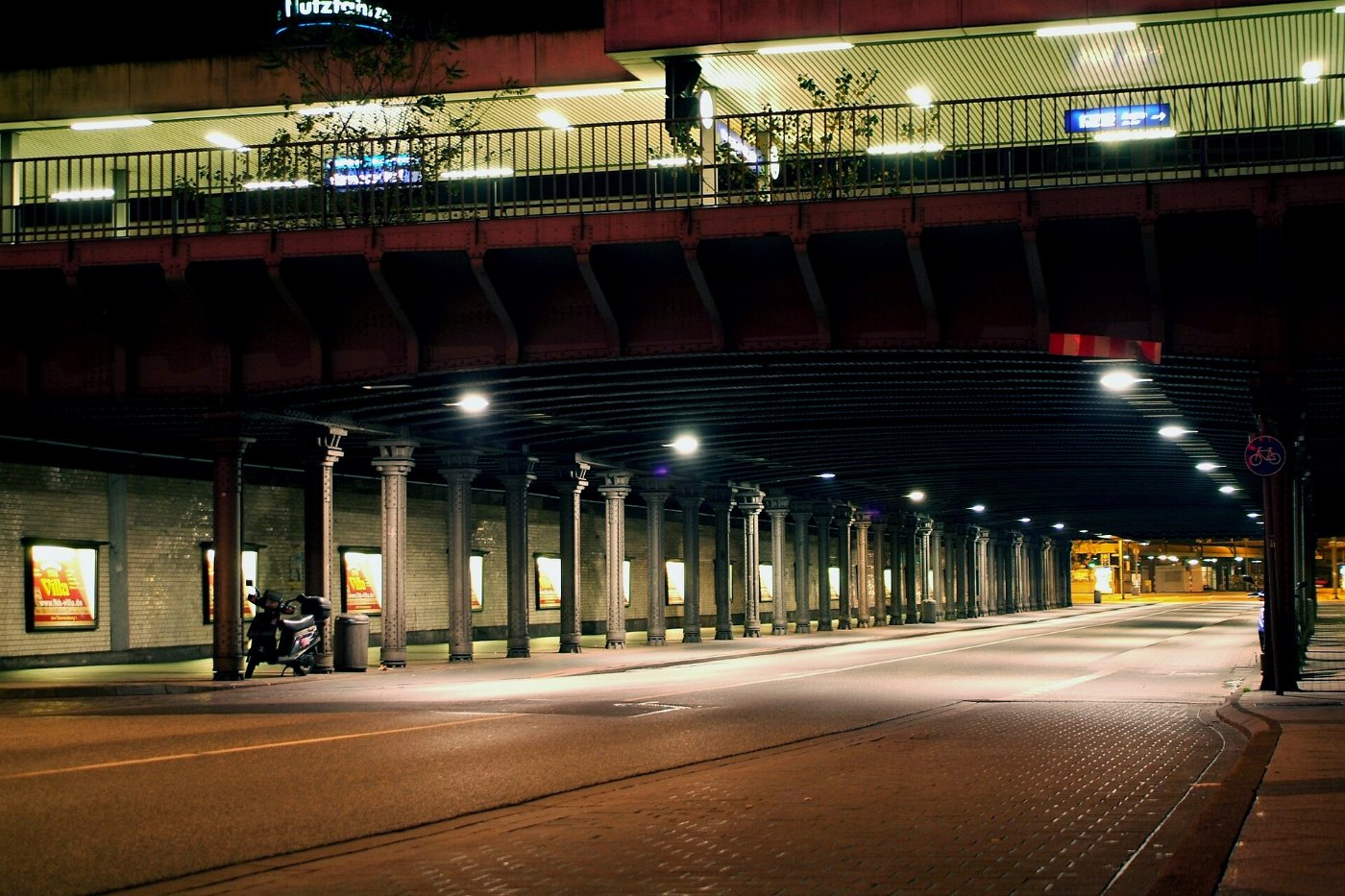 Hauptbahnhof Hannover Mitte Unterführung Tunnel Lister Meile Stahlträger