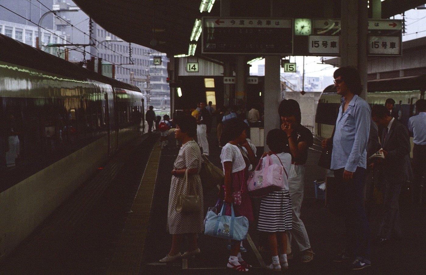 Shinkansen platform Tokyo station Passengers queuing up at door position