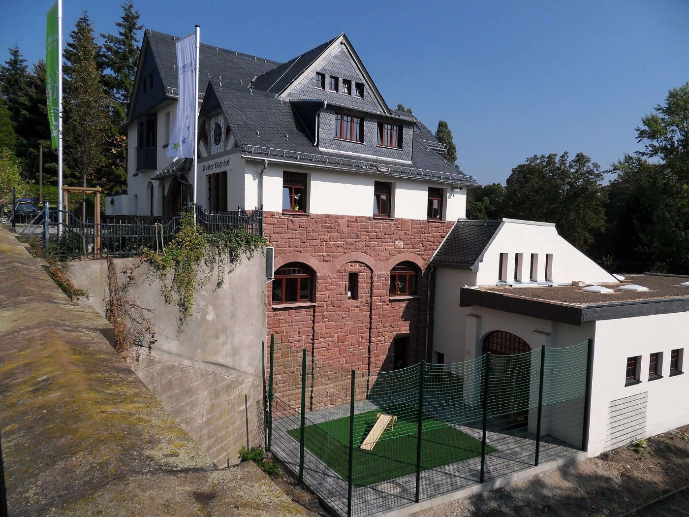 WiesbadenBahnhofLandesdenkmalKitaKleinerBahnhofS