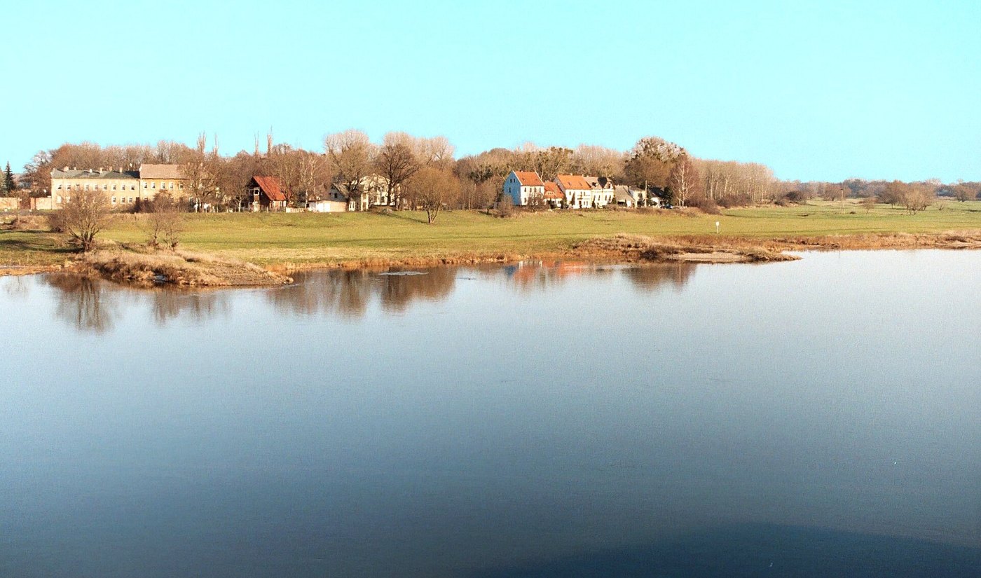 Schönebeck, view across the Elbe to Grünewalde