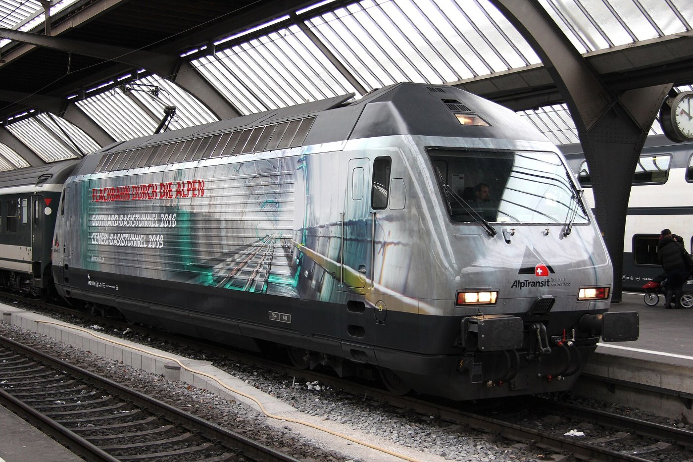 SBB Re 460 107 6 AlpTransit Zürich HB, 7th December 2012