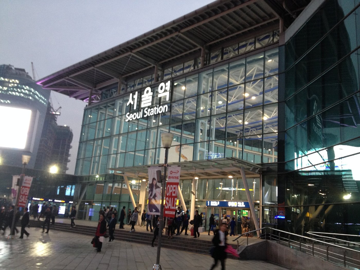 Seoul Station outside