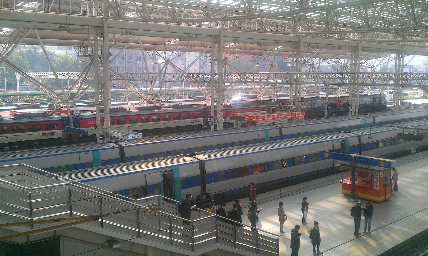 Two KTX I in Seoul Station