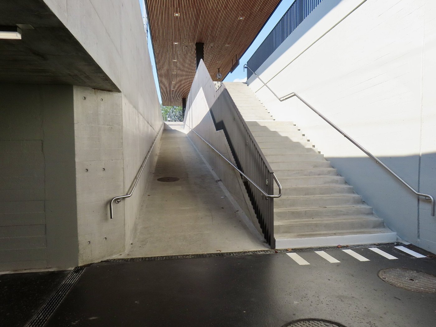 Bahnhof Küsnacht ZH Aufgang Bergseite