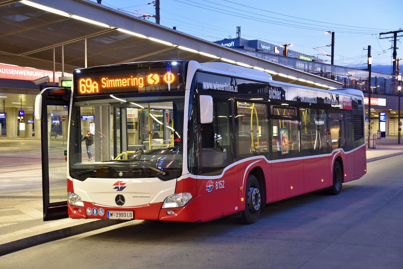 WL 8152, Südtiroler Platz Hauptbahnhof, 2019 (02)