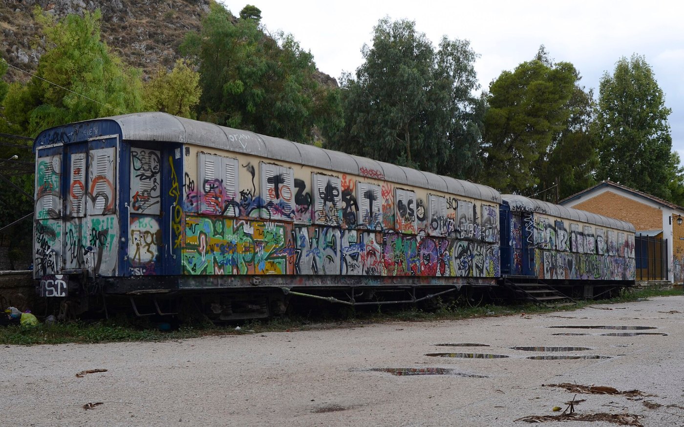 Graffiti an einem Nahverkehrszug