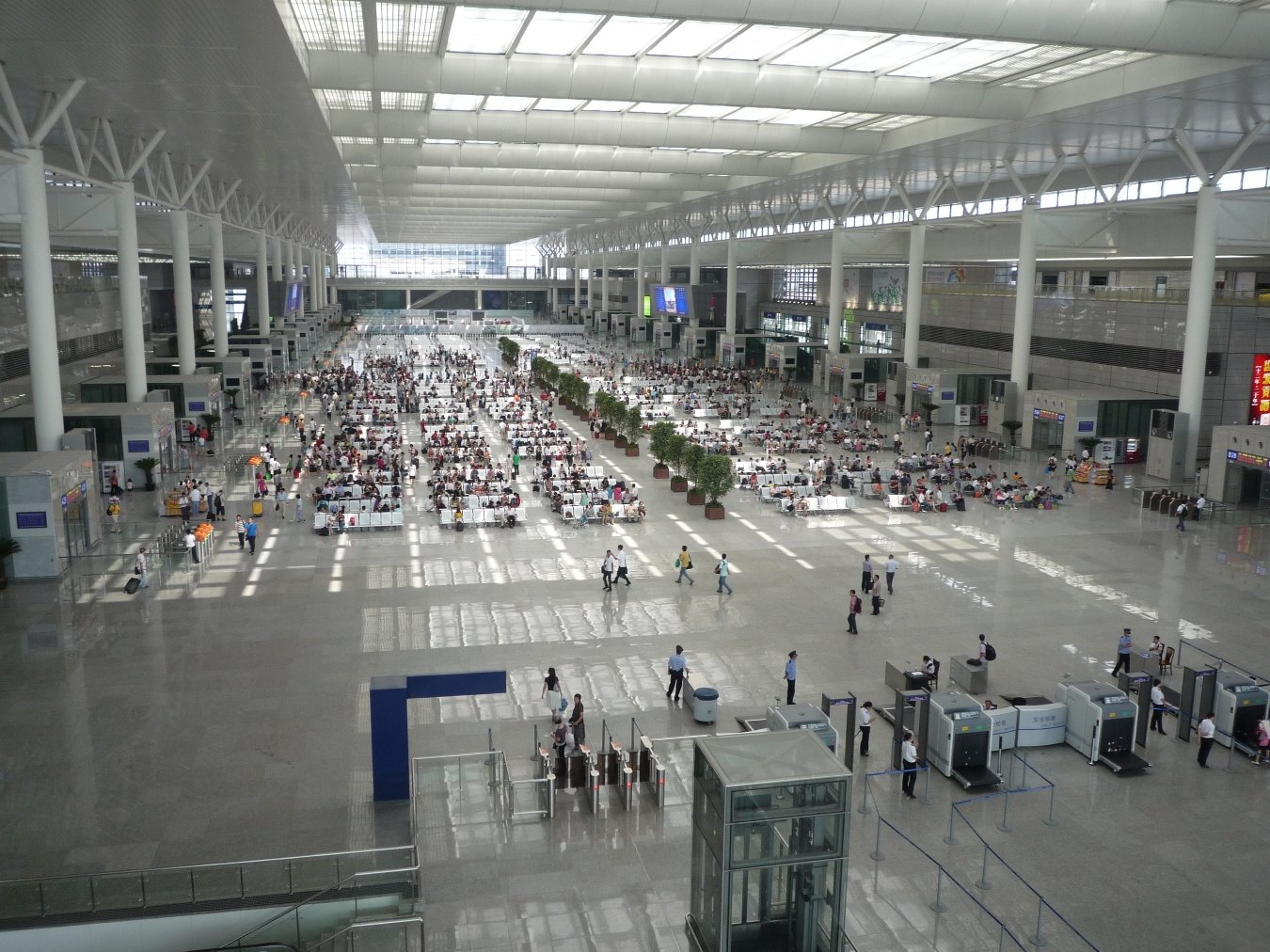 Shanghai Hongqiao Railway Station waiting hall