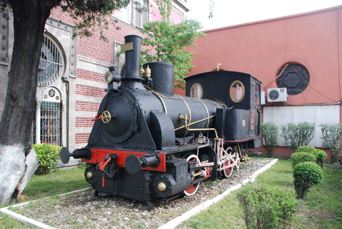 TCDD 2251, outside Sirkeci Terminal, 2007 1