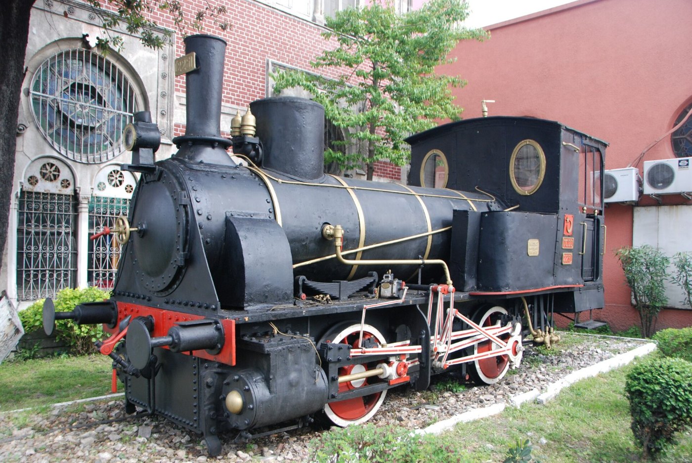 TCDD 2251, outside Sirkeci Terminal, 2007 2