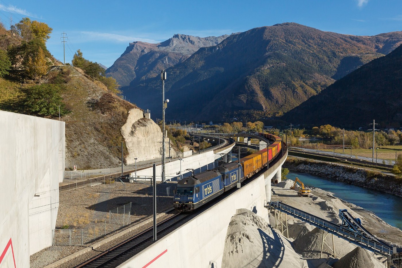 BLS Re 465 LBT Südportal