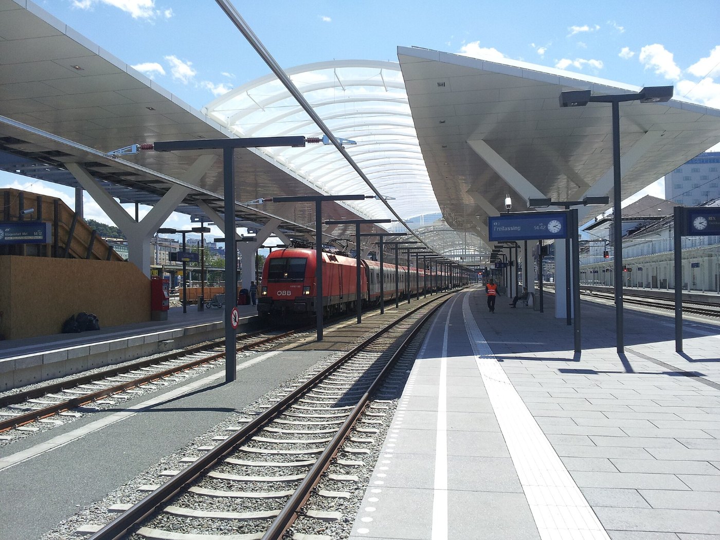 Salzburg Hauptbahnhof 2012 07 18 2