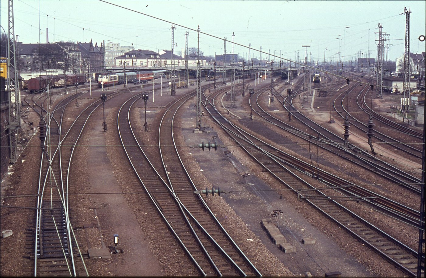 1978 06 99 Dia 1204 OG Bahnhof Suedeinfahrt
