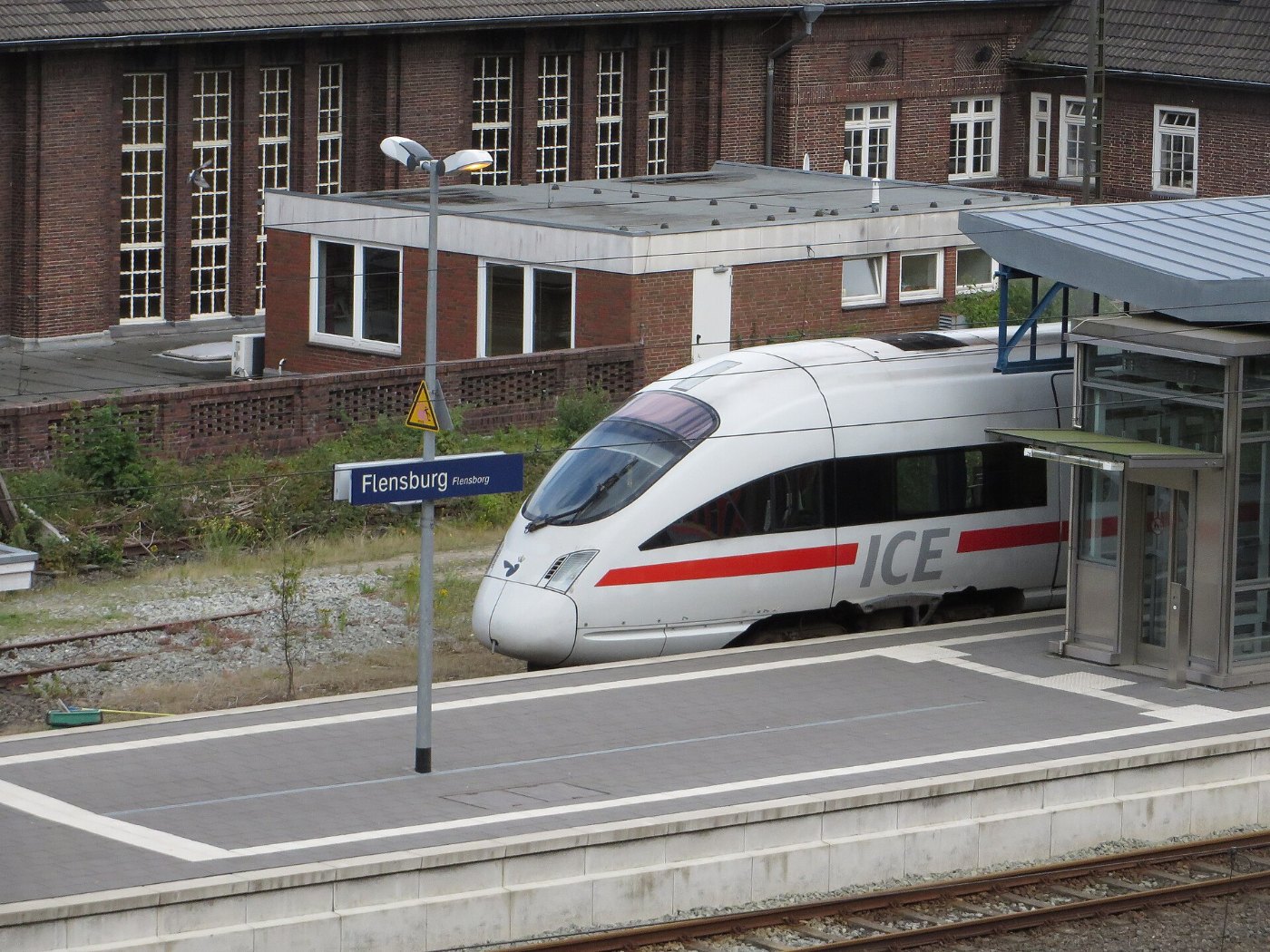 ICE im Bahnhof Flensburg (31 Juli 2015), Bild 09