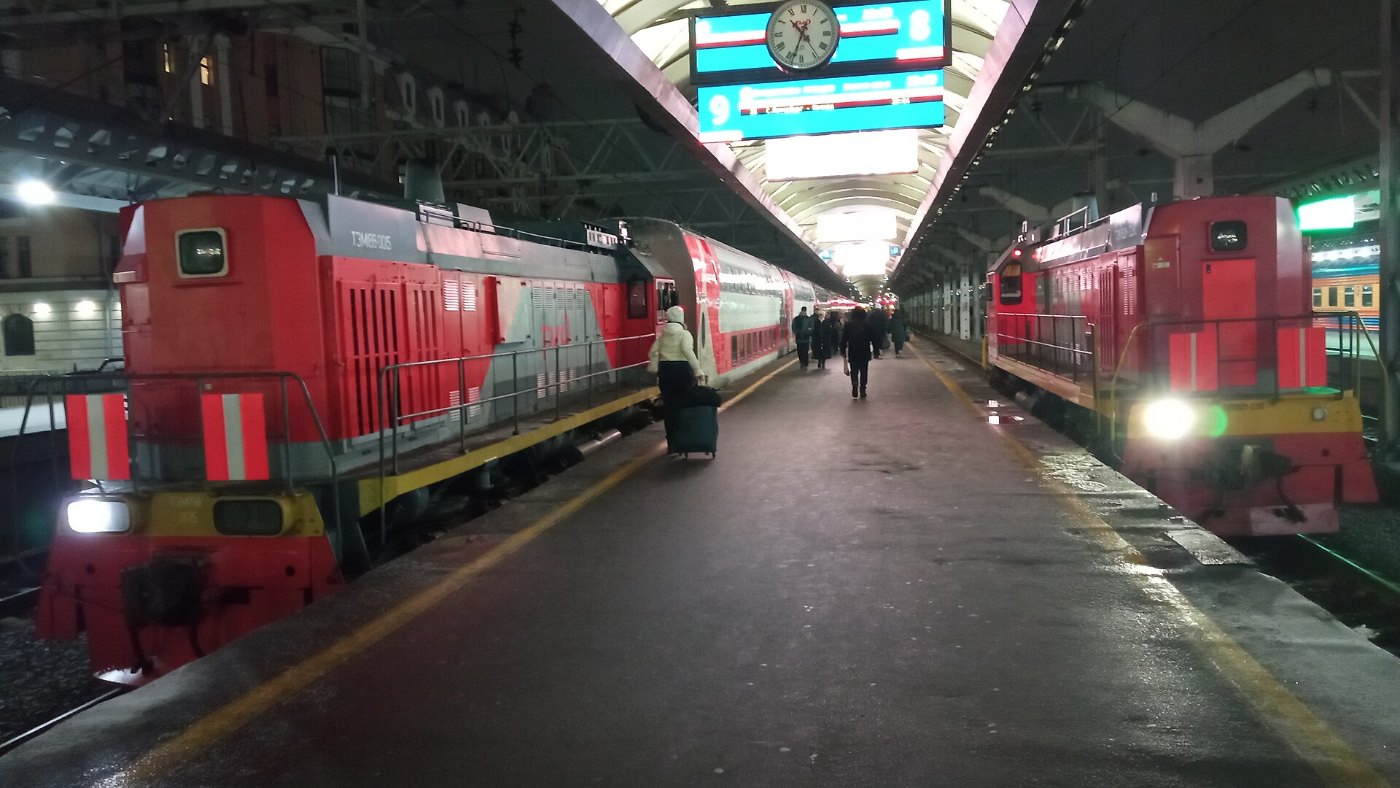 Smena Avgustin Betankur train at Moskovsky railway terminal in Saint Pet