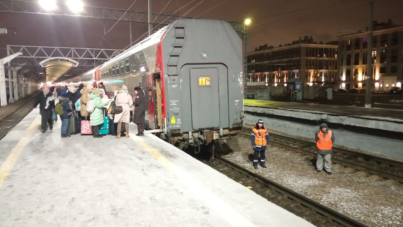 Smena Avgustin Betankur train at Moskovsky railway terminal in Saint Pet