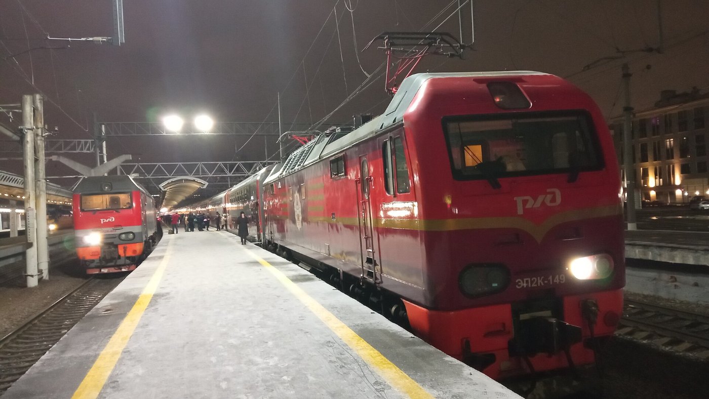 Smena Avgustin Betankur train at Moskovsky railway terminal in Saint Pet