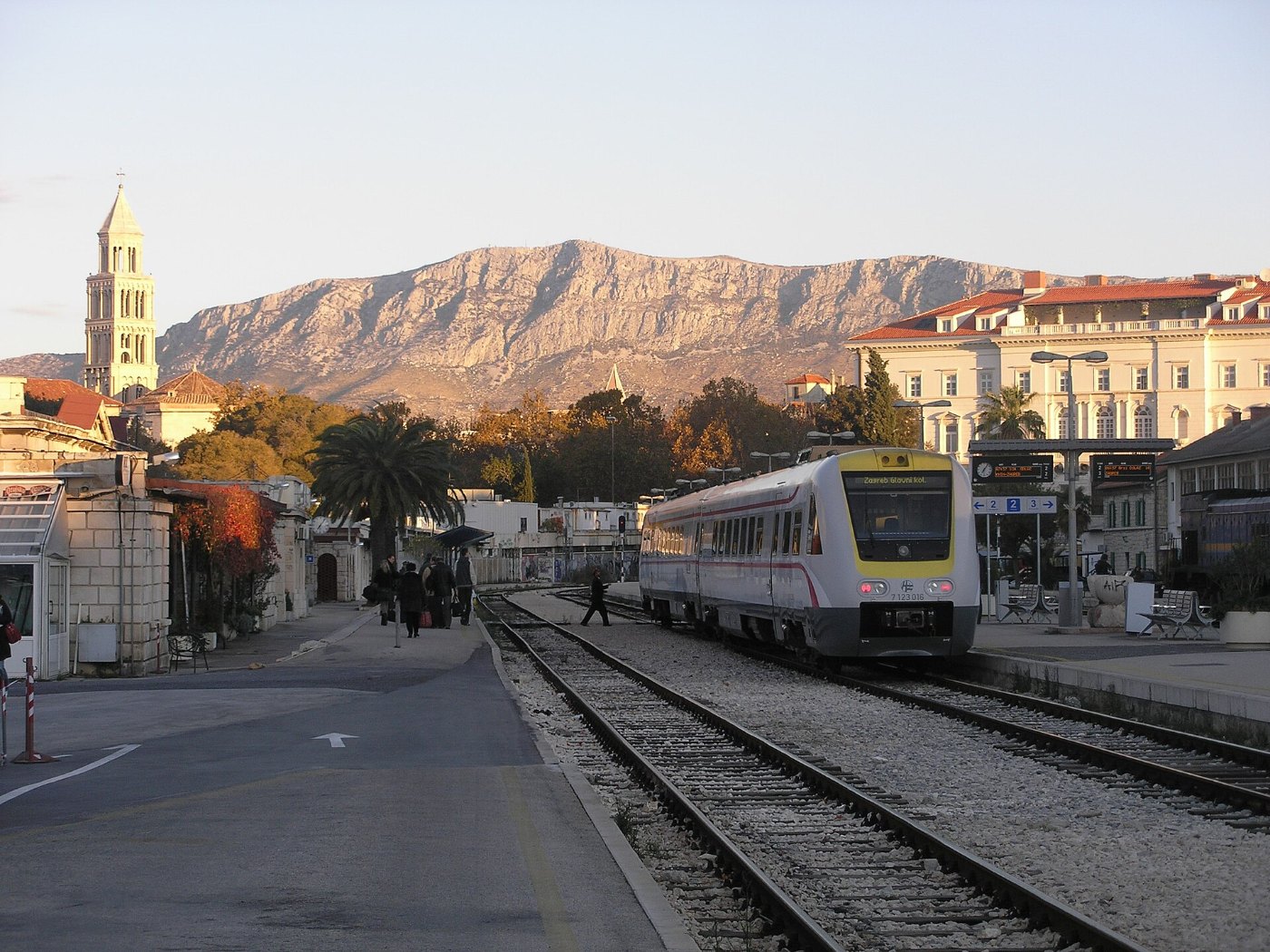 Split railway station (01)