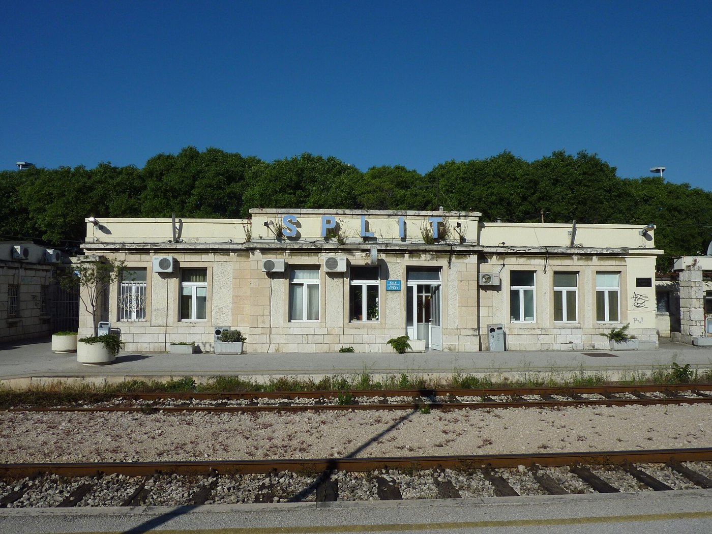 Split station 2011
