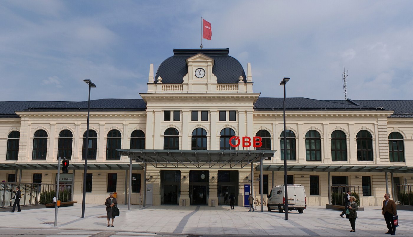 Bahnhof St. Pölten September 2010 Front