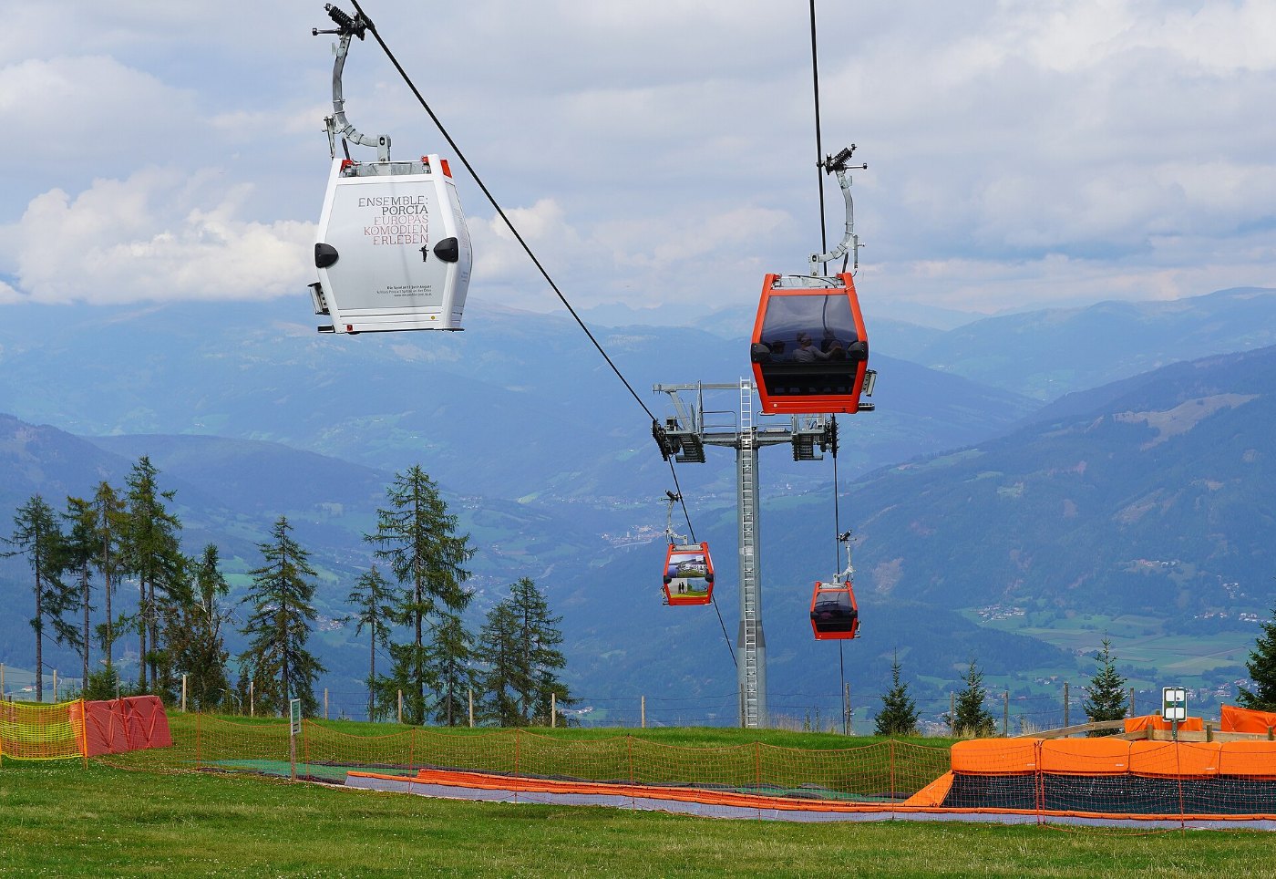Goldeck Bergbahnen mit Blick in die Nockberge, Spittal an der Drau, Kärn