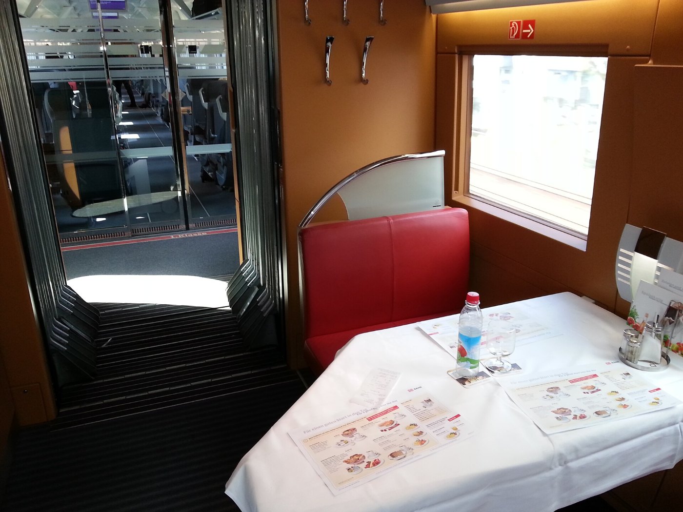 ICE 2 Bordrestaurant Platz am Wagenübergang