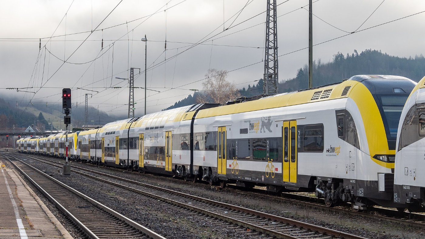 Aneinandergereihte Siemens Desiro HC in Hausach