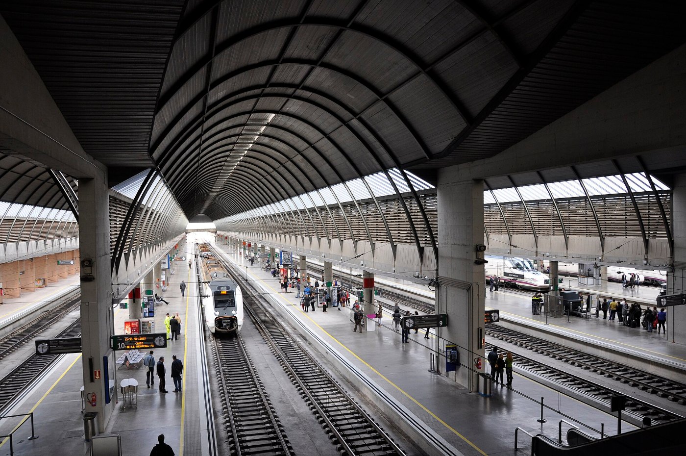 Station Sevilla Santa Justa 15 03 2011 15 33 05