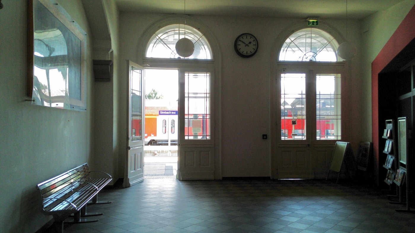 Simbach am Inn Bahnhof — Empfangshalle innen