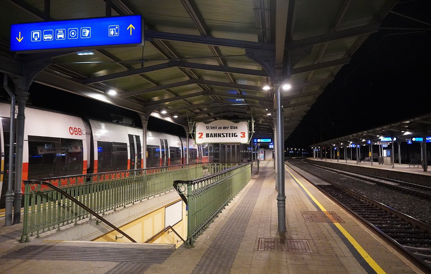 Bahnsteig 2 und 3, Bahnhof Sankt Veit an der Glan, Kärnten 01