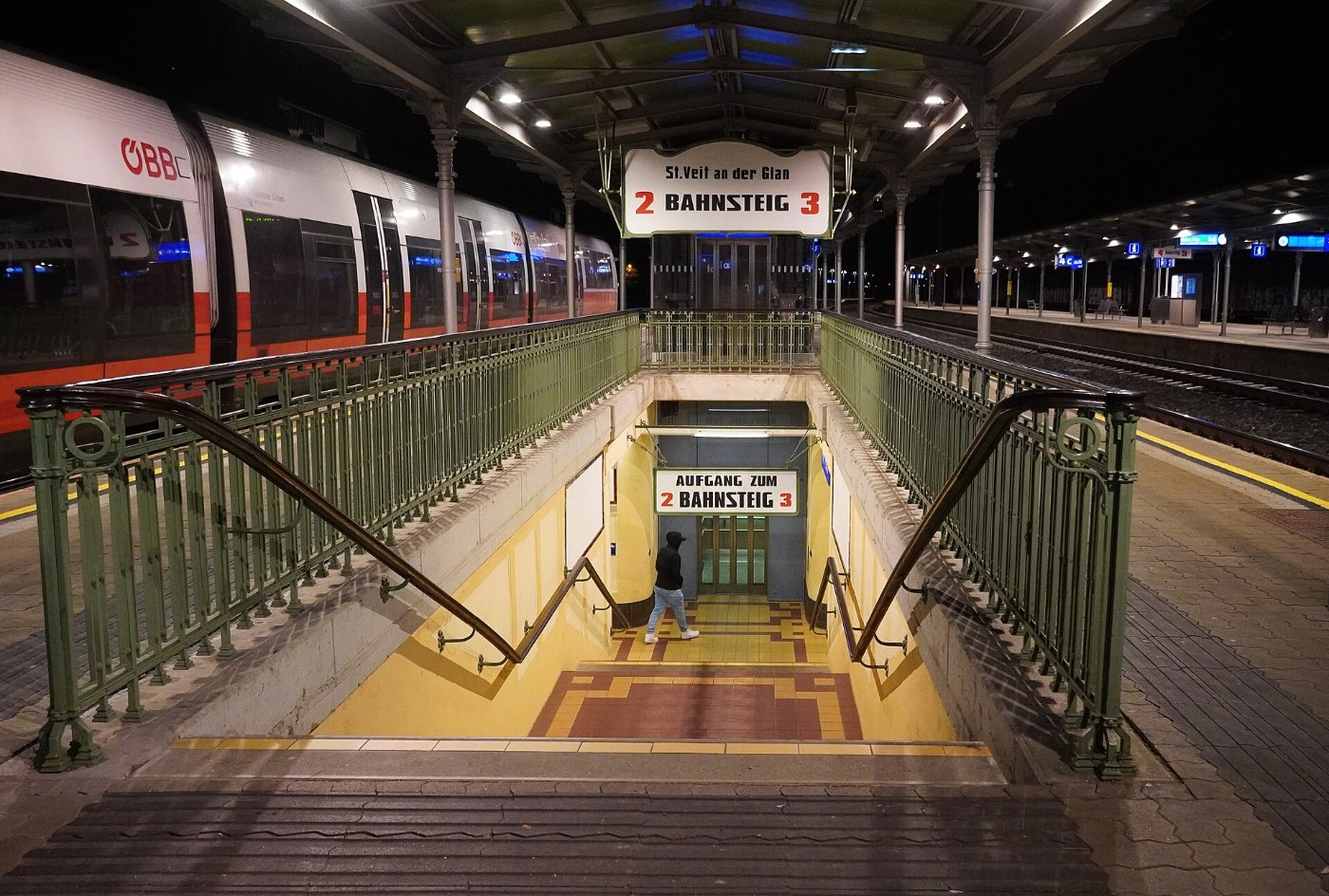 Bahnsteig 2 und 3, Bahnhof Sankt Veit an der Glan, Kärnten 02