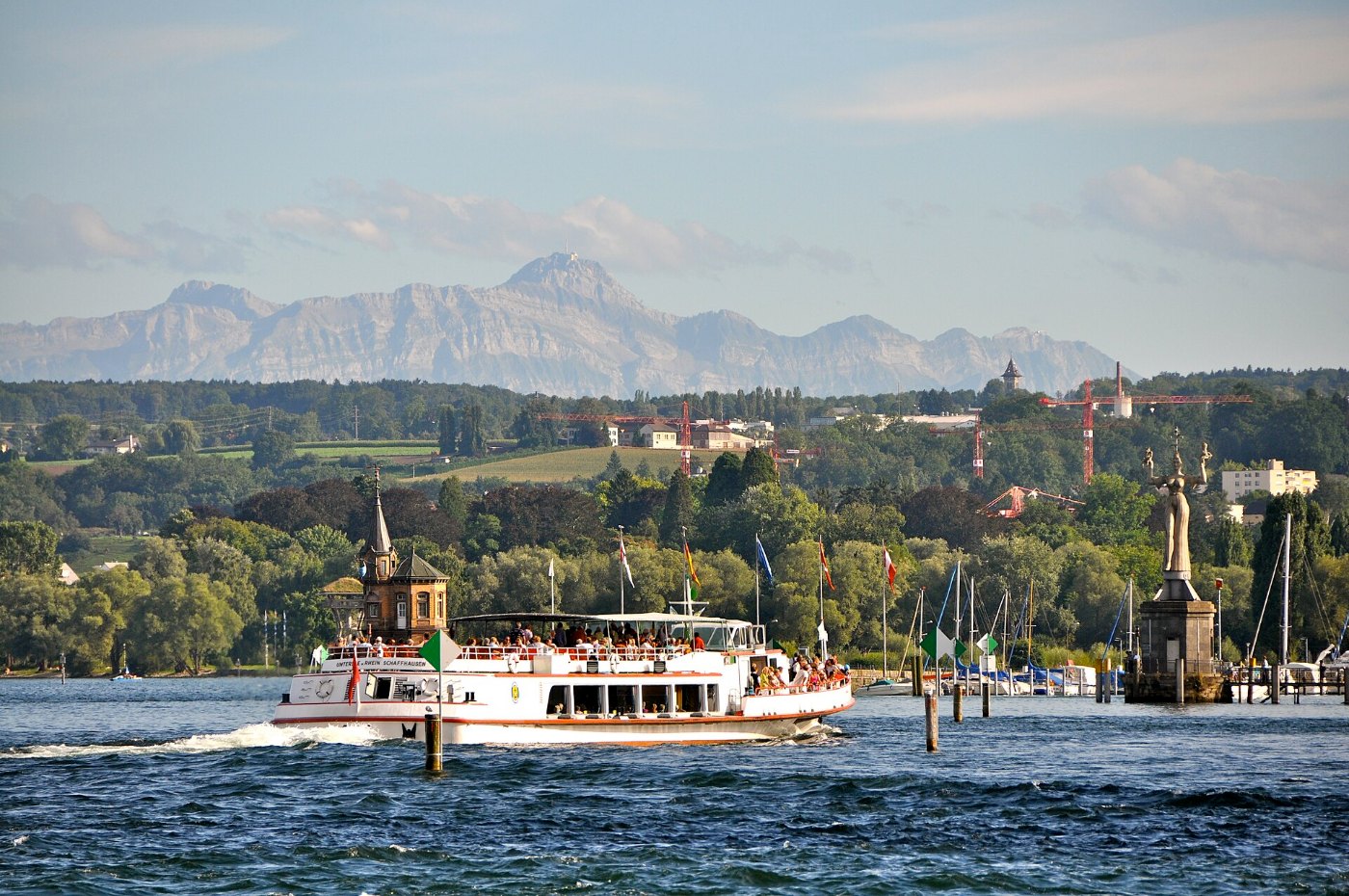 Der Hafen von Konstanz am Bodensee, dem Endpunkt der Schwarzwaldbahn