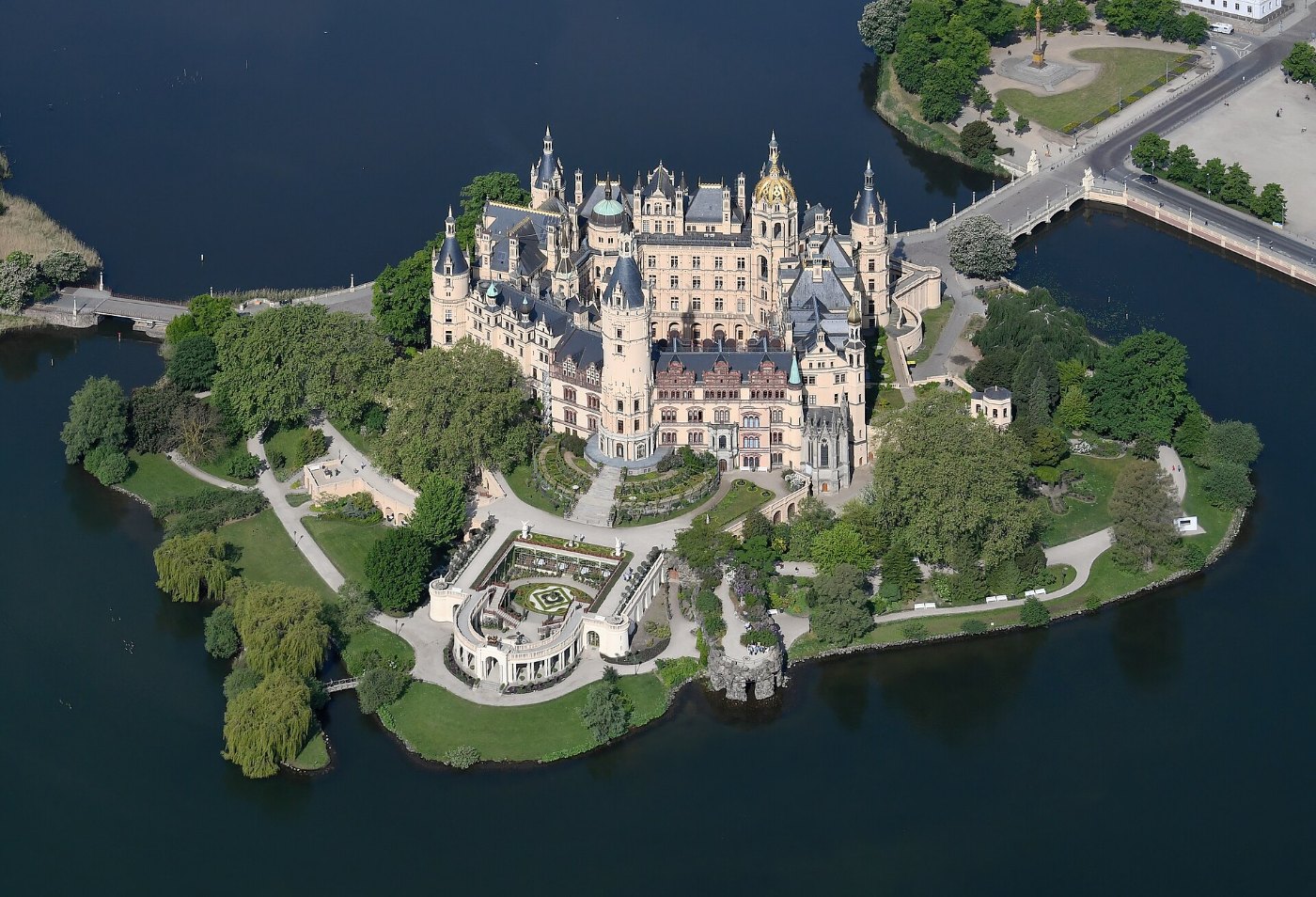 Aerial image of Schwerin Castle (view from the east)