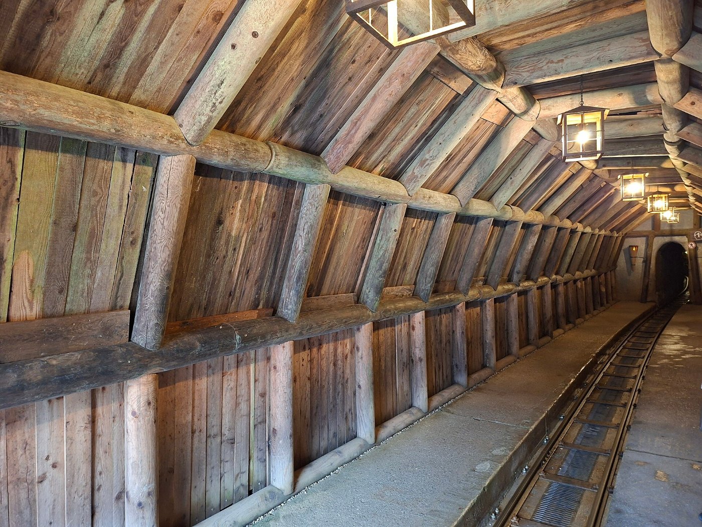 Schwaz Silberbergwerk Entree Wikitour 02ASD