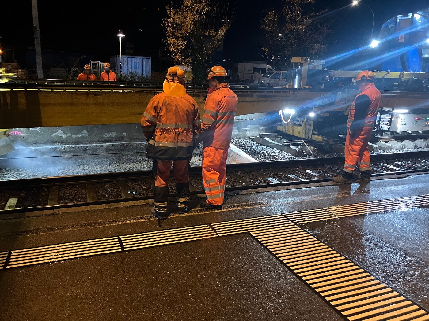Oberkirch Bahnhof Gleis 2 Erneuerungsarbeit in der Nacht