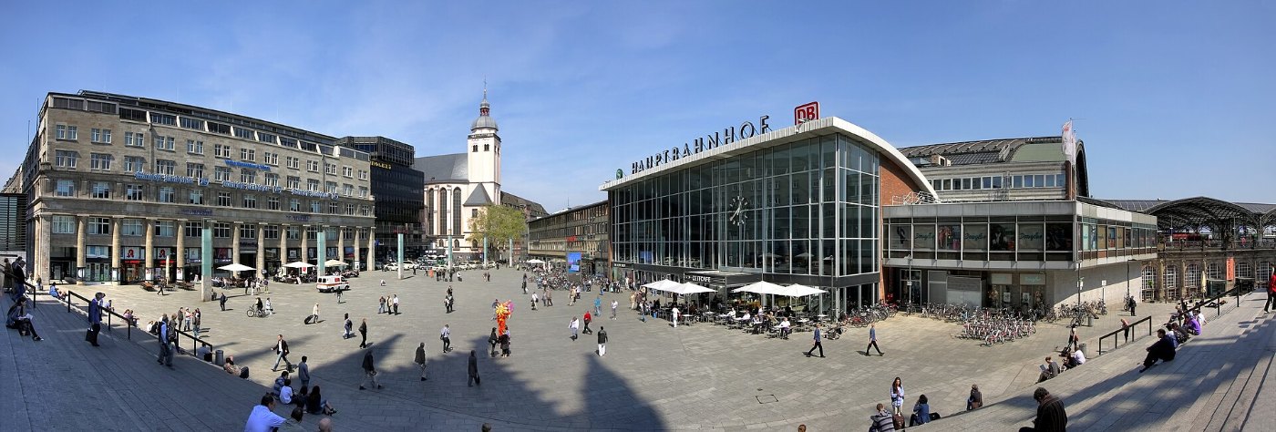 Bahnhofvorplatz Köln Hauptbahnhof 2010 (9330 41)