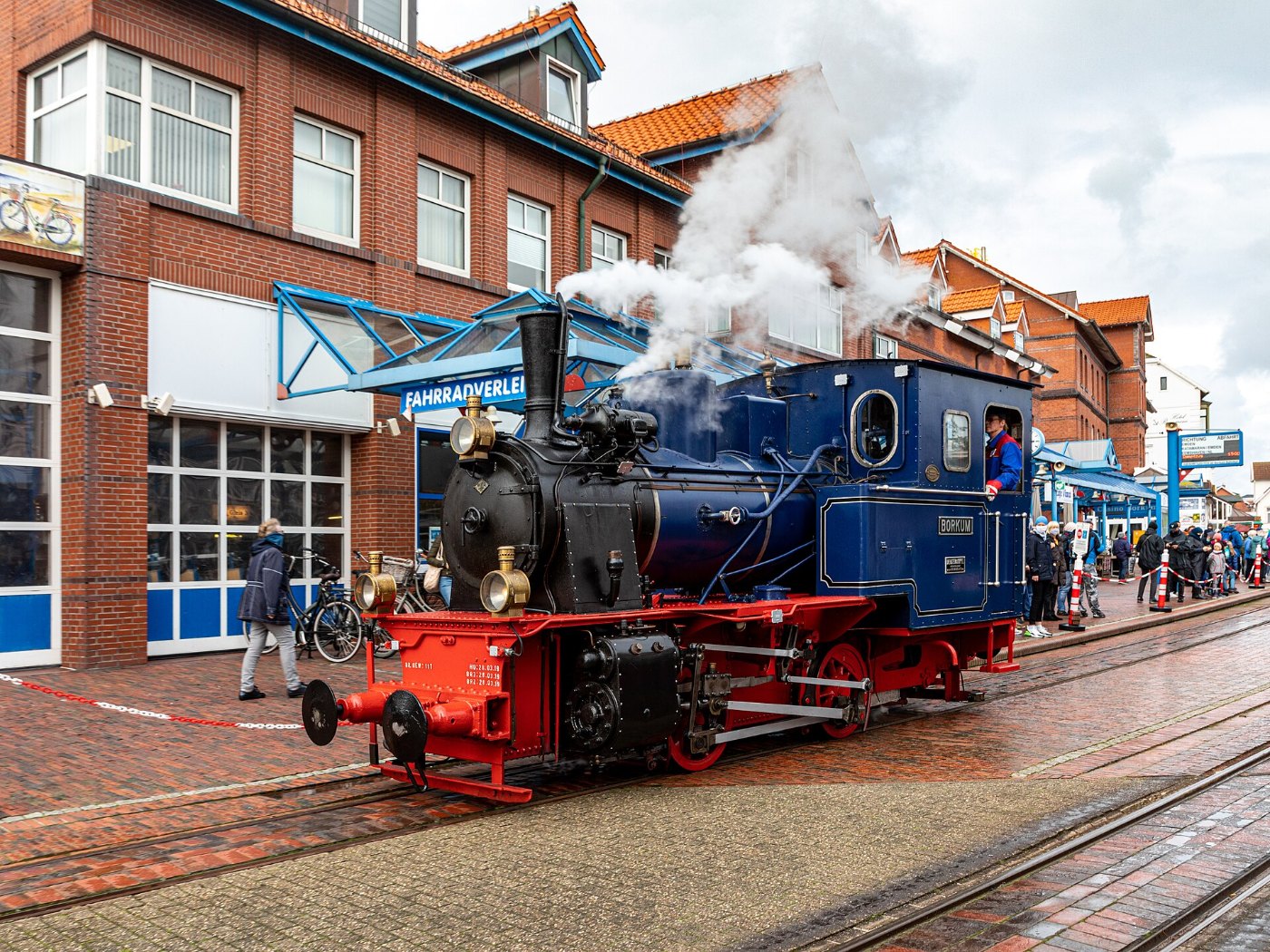 Borkum, Bahnhof, Dampflok 2020 3000
