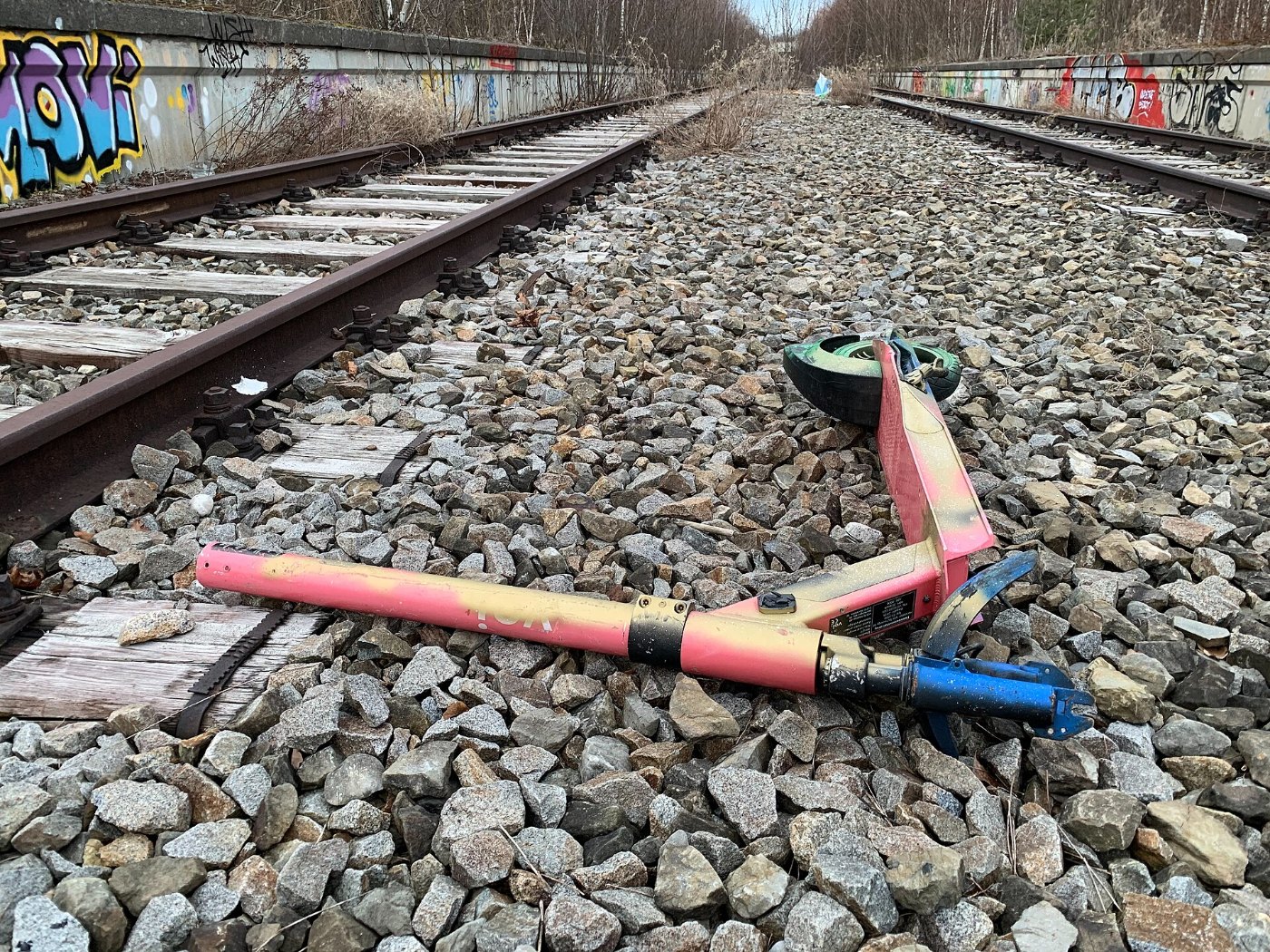 Geisterbahnhof Olympiastadion with abandoned Voi scooter