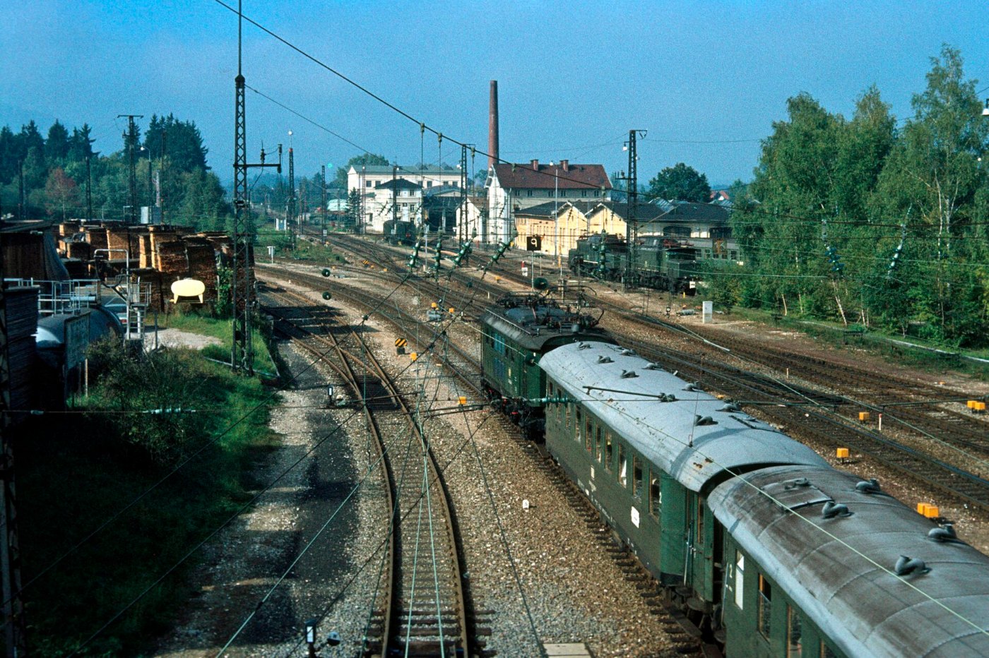 mit Nahverkehrszug n
