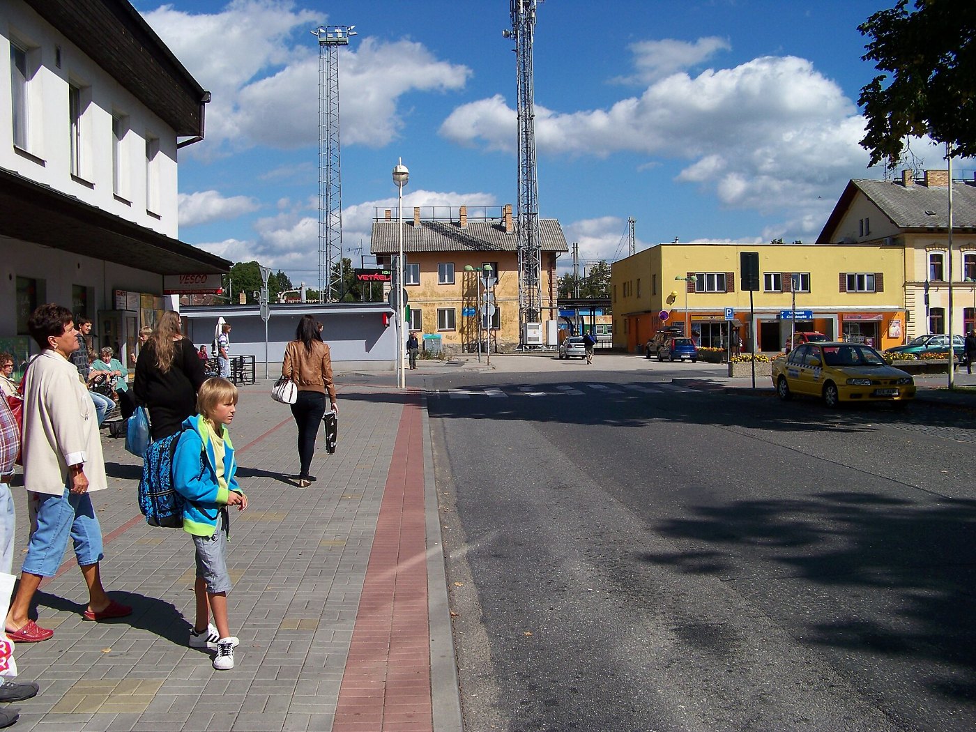 Tábor, Husovo náměstí, nádraží od zastávky MHD