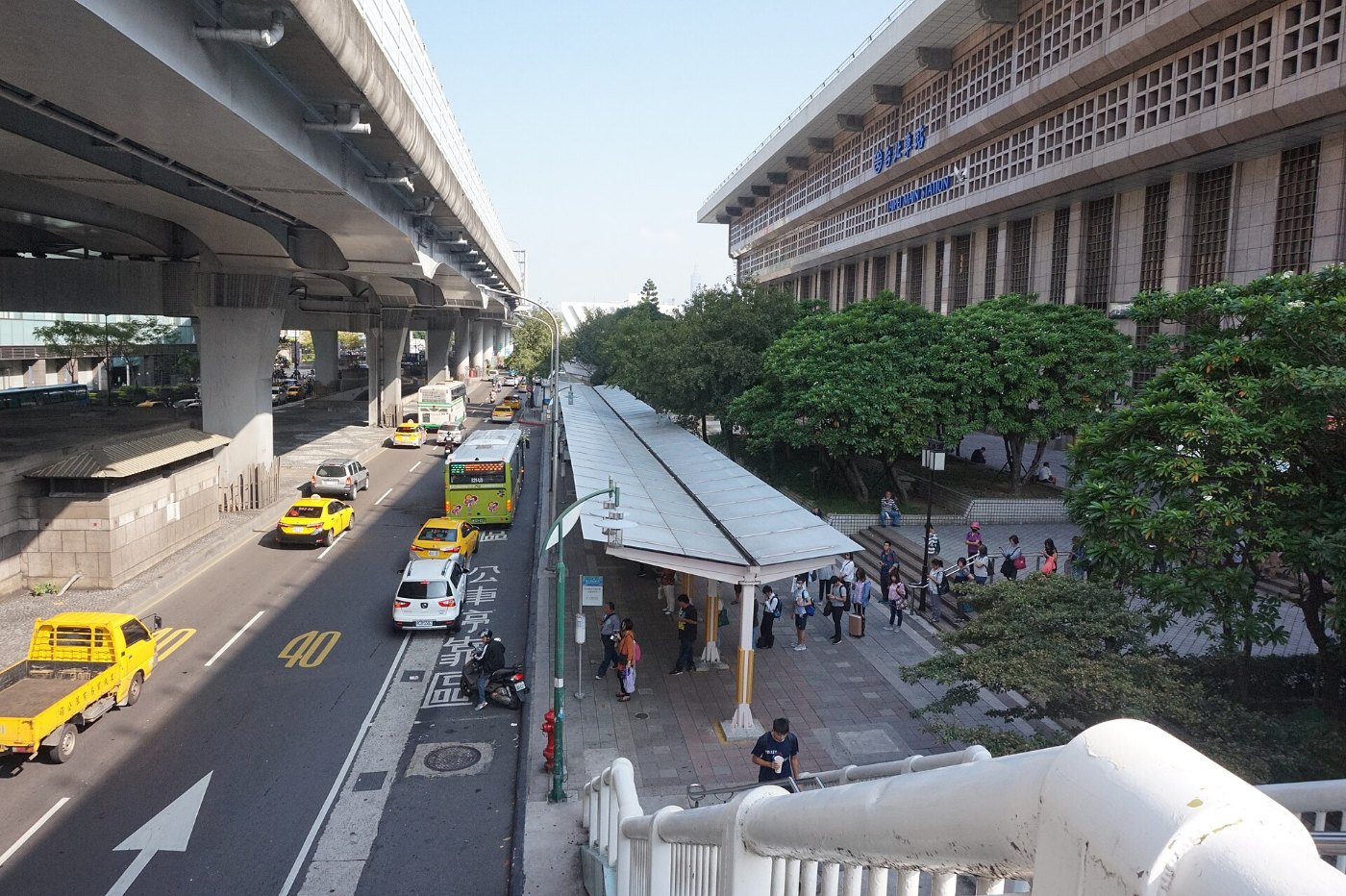 Buses and Taipei Main Station (Zhengzhou Road) bus shelter b