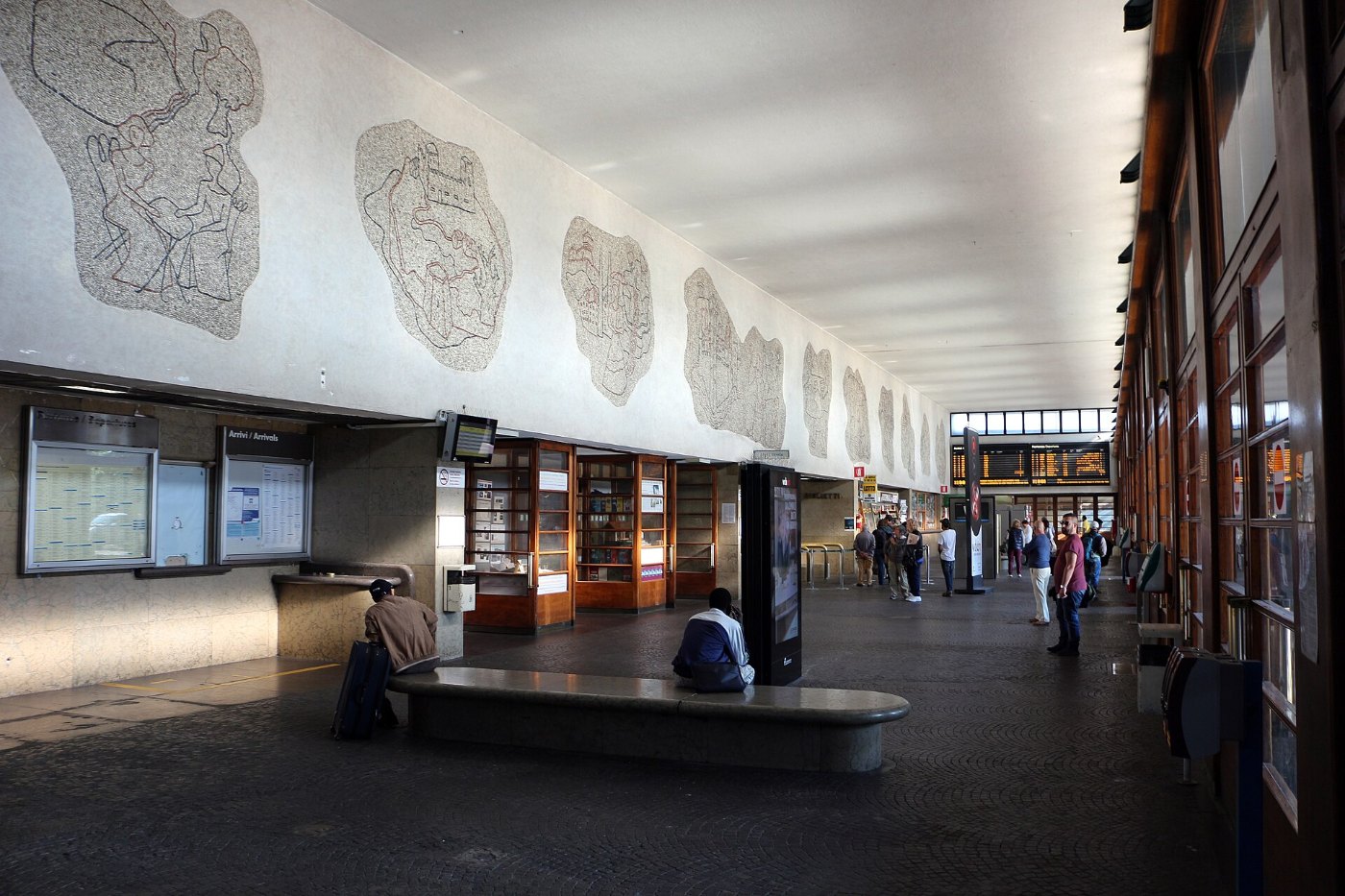 Stazione di trento, interno 01