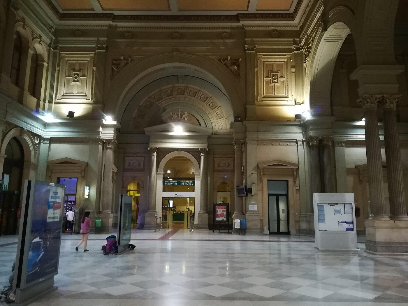 Interno della Stazione Centrale di Trieste 01