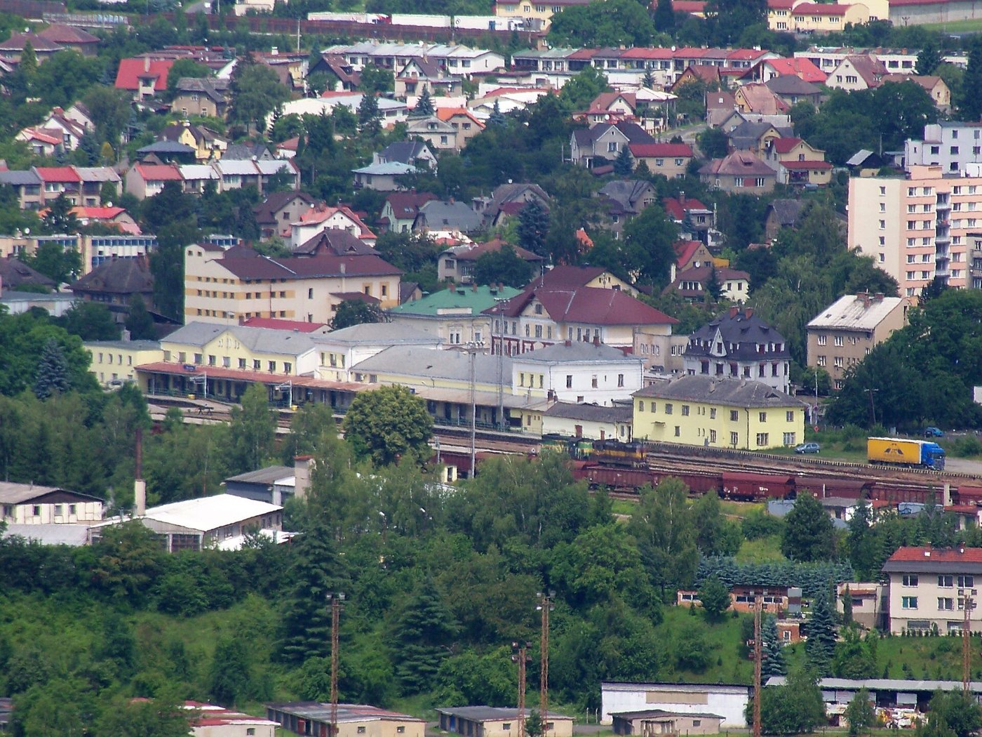 Bahnhof Turnov von der Anhöhe Hlavatice