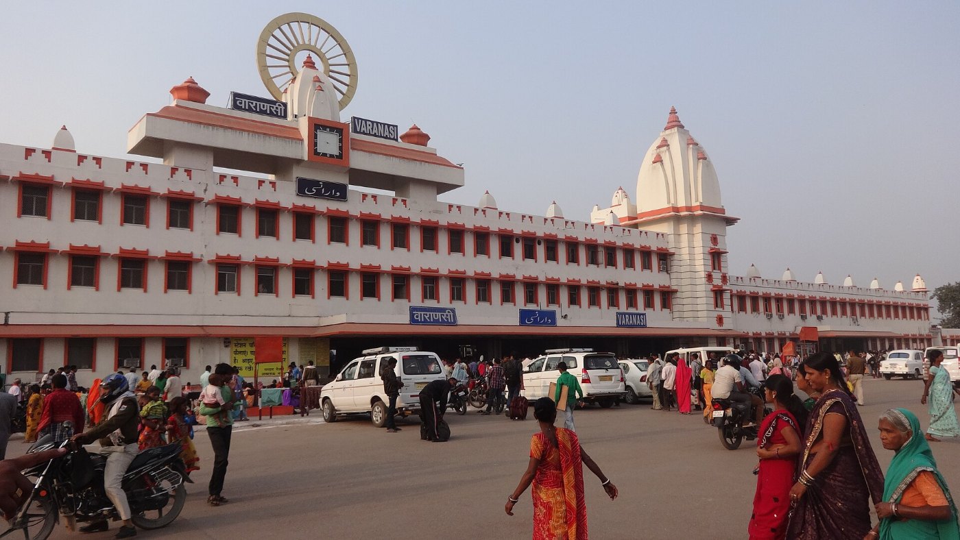 Varanasi railway station03163