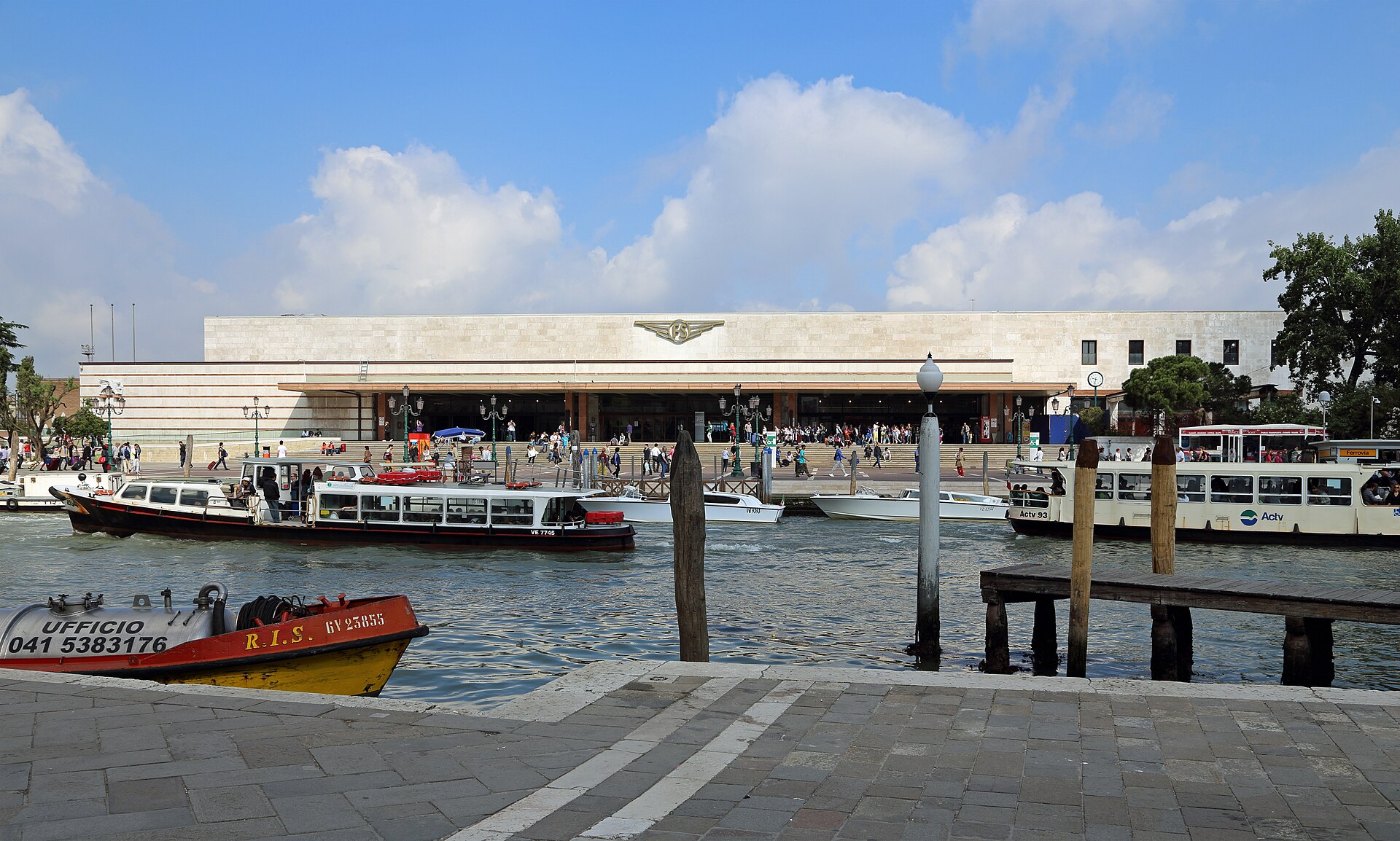 Venezia Santa Lucia Train Station R02