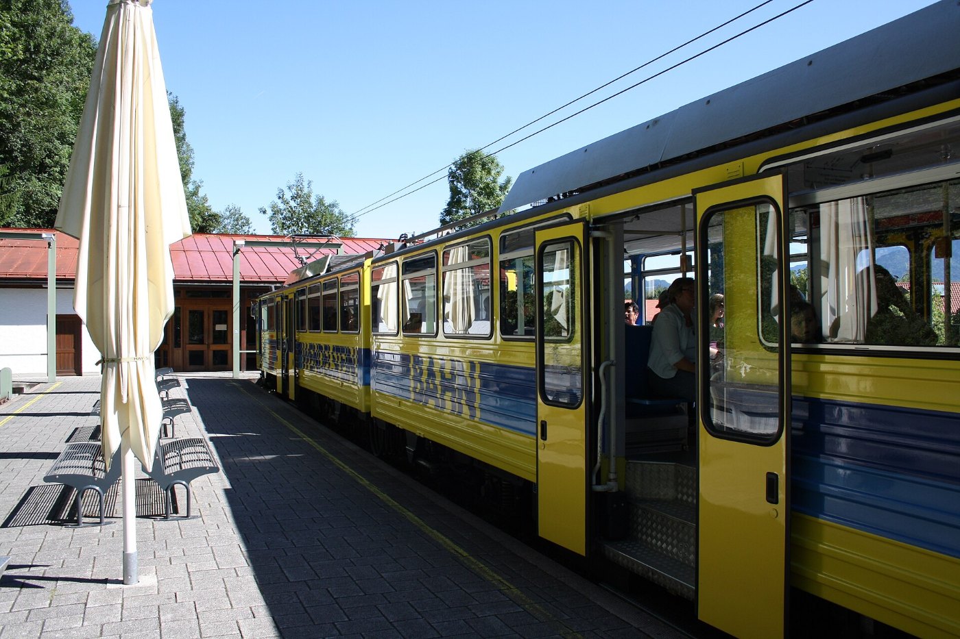Die Wendelsteinbahn im Talbahnhof in Brannenburg