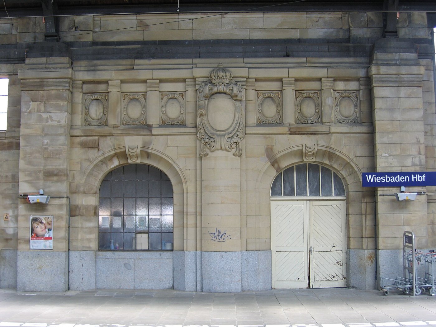 Eingang Kaiserpavillon Wiesbaden Hbf