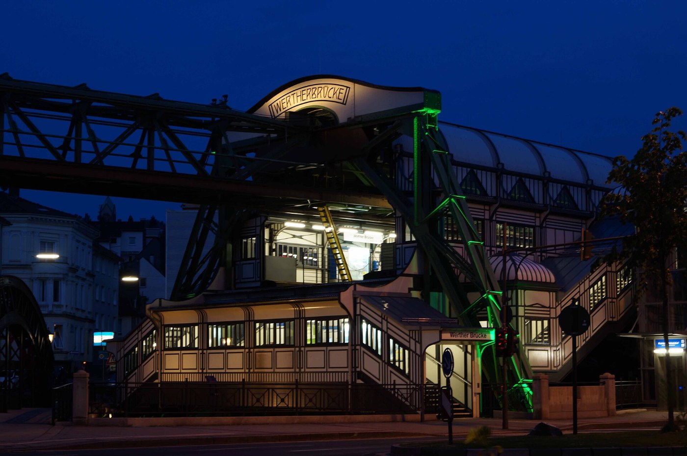 Der Schwebebahnhof Werther Brücke in Wuppertal